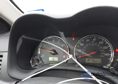 2013 Toyota Corolla S Special Edition z USA, uszkodzony, nr VIN 2T1BU4EE0DC072241